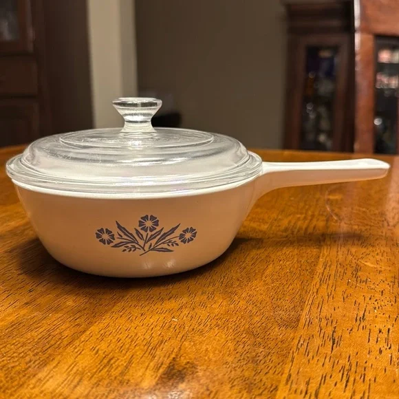 Vtg. 1980s Corning Ware, handled, Blue Cornflower 1 pint casserole/saucepan. - Picture 1 of 9